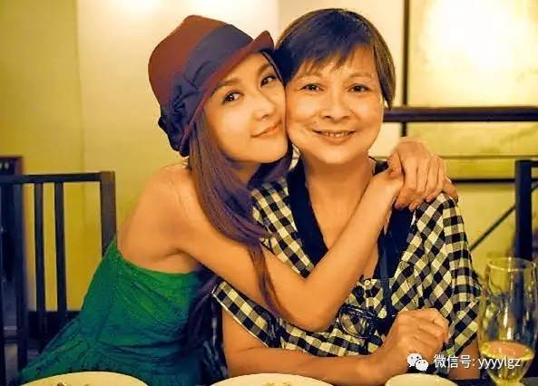 秘交三年富二代男友正式浮出水面，薛凯琪情归教育大鳄独子