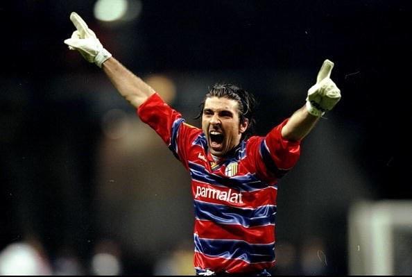 42岁布冯重回尤文图斯,布冯几次世界杯