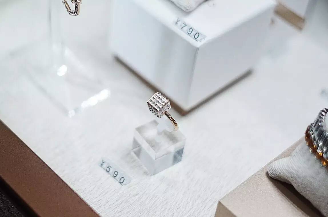 直男们有救了！这13家从未杭州亮相的新店，总有一款圣诞礼物，合适你的女神……