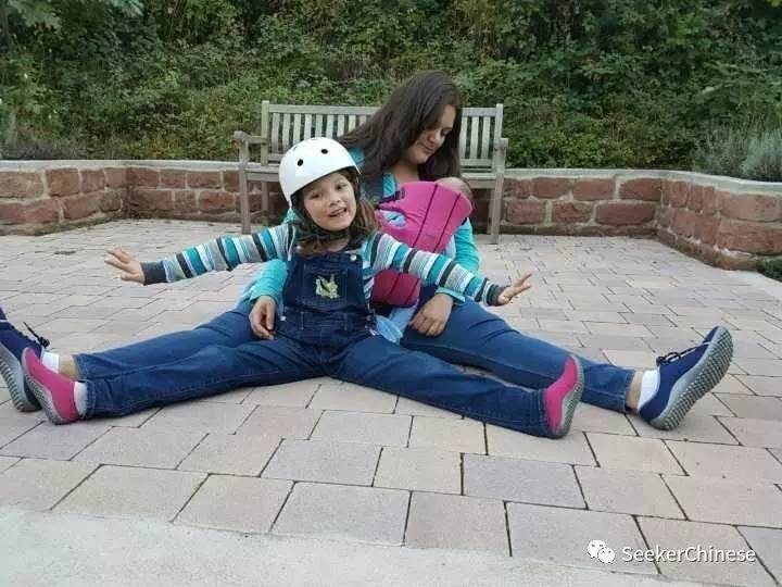 如私人订制般贴心精致的高品质体验，Leguano德国原装进口纯手工赤脚鞋祝大家圣诞快乐！新的一年从脚开始更加热爱生活！