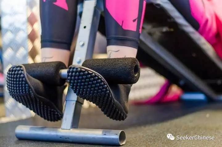 如私人订制般贴心精致的高品质体验，Leguano德国原装进口纯手工赤脚鞋祝大家圣诞快乐！新的一年从脚开始更加热爱生活！