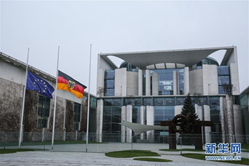 丧心病狂！恐怖分子吻别7岁女儿送其当“人肉*弹炸**”