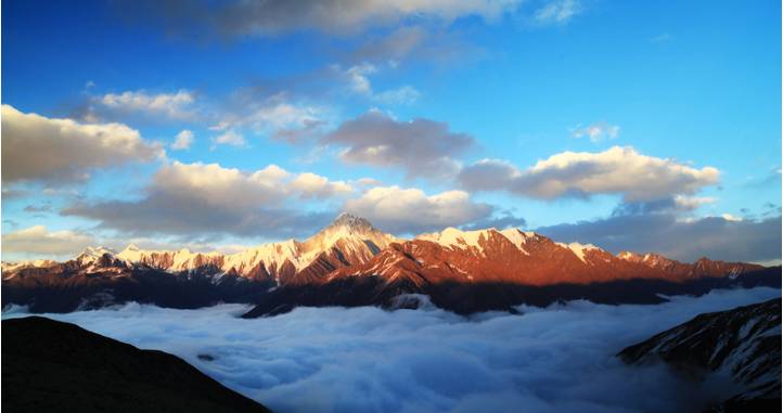朋友圈现新网红“浮云牧场”四川藏区世界级资源正在起飞