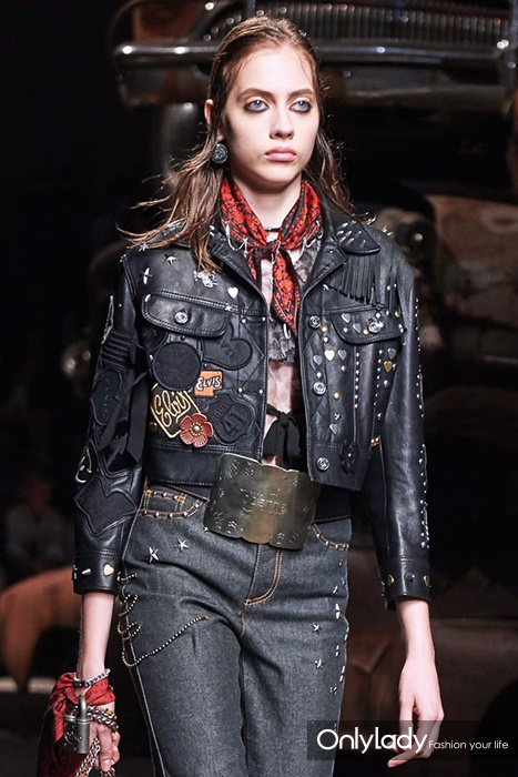 凯特王妃蓝色丝巾,凯特王妃戴丝巾