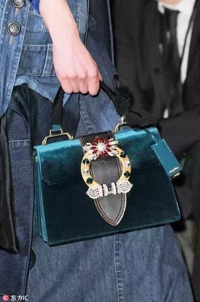 史上最丑时尚单品,丑到惨的时尚单品