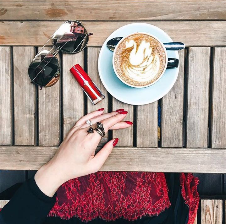 阿玛尼染唇液005试色,阿玛尼新出了个唇泥色号