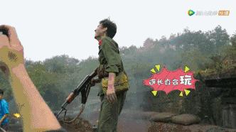 要被靳东的角色蒙蔽了双眼，他本人只有四岁，不能再多！