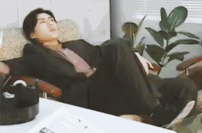 要被靳东的角色蒙蔽了双眼，他本人只有四岁，不能再多！