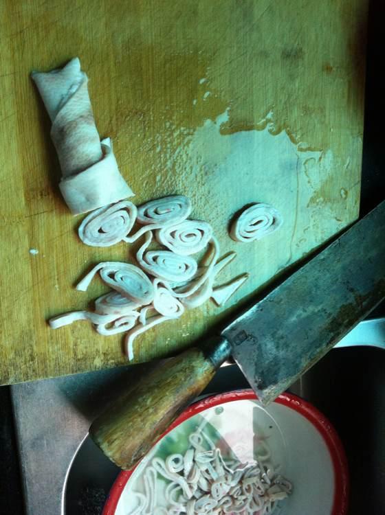 自己用竹子手工打造钓鱼竿，附上完全设计图和流程图