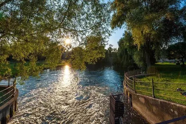 鎮﹁娉板浗鏃呰,浜氭床寤変环鑸┖瀹樼綉