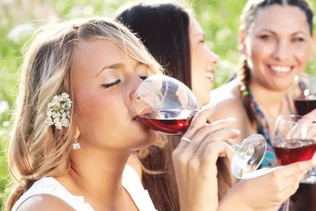 会喝酒的女人情人多是真的吗,好喝酒的女人怎么样