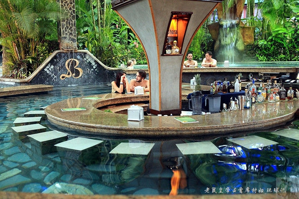 泡温泉享受的过程,泡完温泉吃自助餐