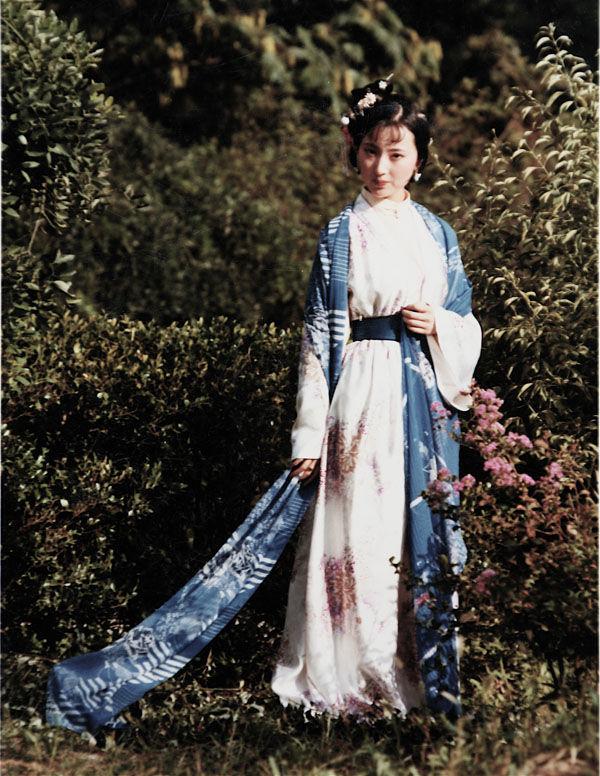 黛玉花谢花飞花满天,花谢花飞花满天黛玉