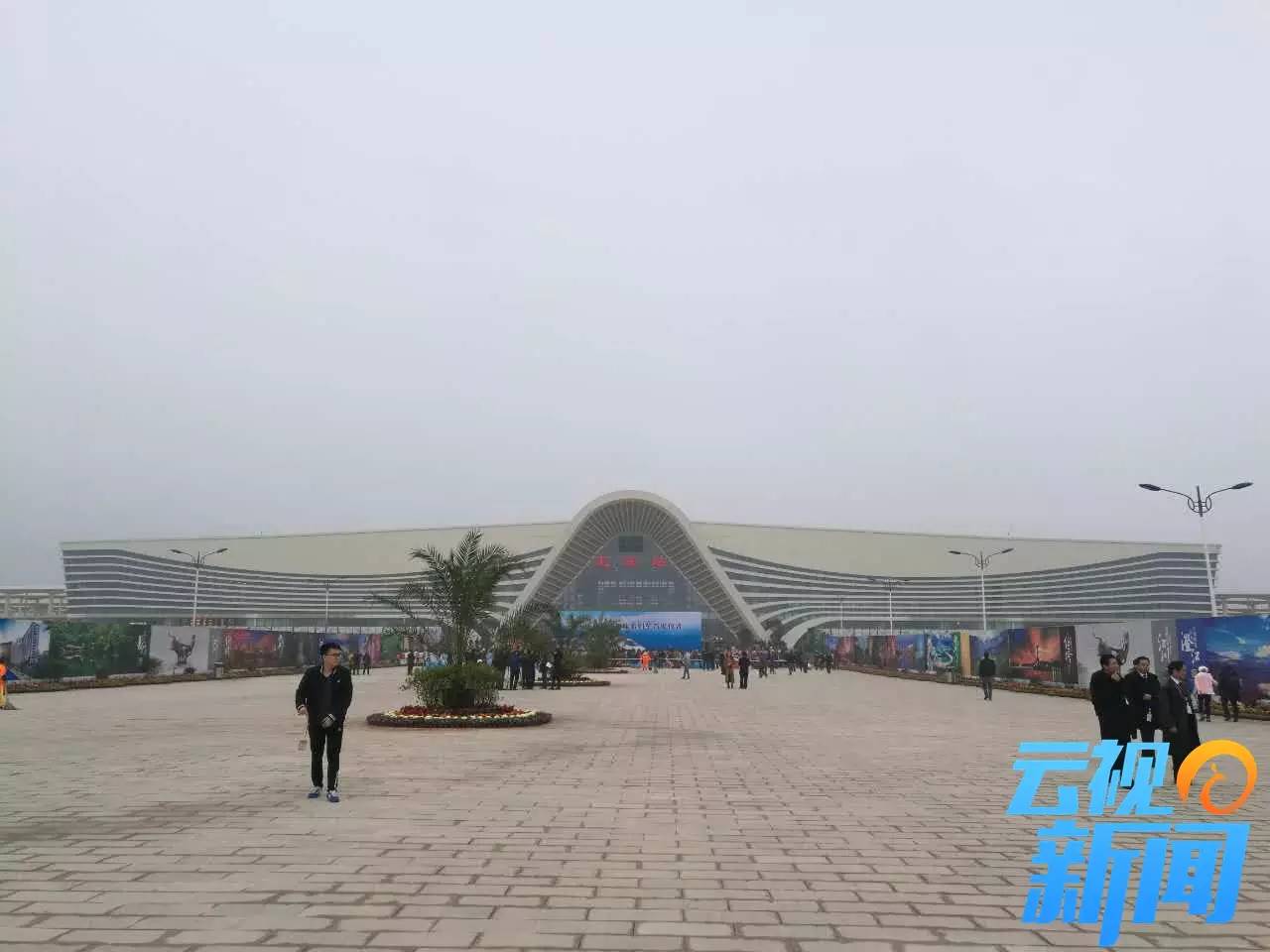 丽江昆明高铁沿途风景,丽江号高铁