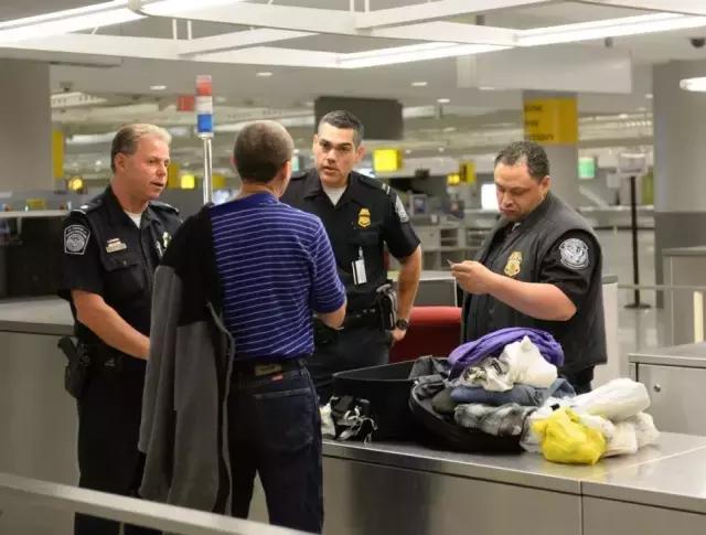 怎么才能一边旅行一边赚钱啊,国外旅游代购怎么赚钱的