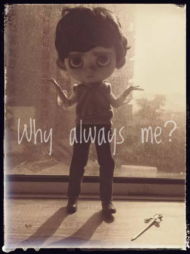 我曾在漫展上见过他们，身旁有一只精致的娃娃陪伴