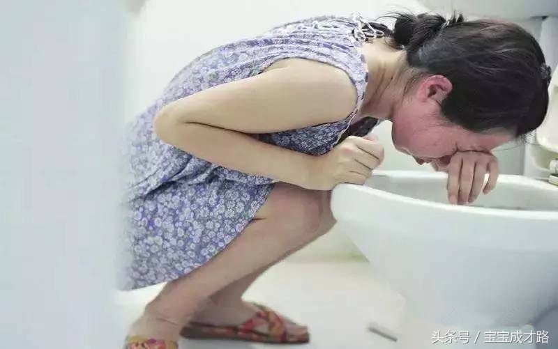 怀孕2个月孩子变成死胎了,怀孕六周变成死胎什么原因造成的