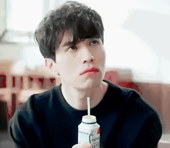 张艺兴涂口红好看吗,张艺兴口红完全视频