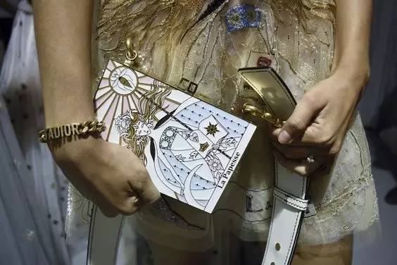 花了几千刀买的奢侈品包包究竟是什么鬼？！