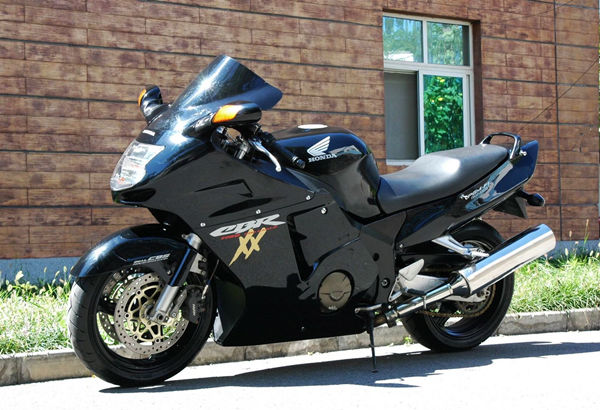 一代经典老款摩托车满满的回忆,摩托车一代经典情怀