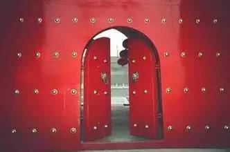 本命年为什么要穿红色,本命年穿红内衣红袜子