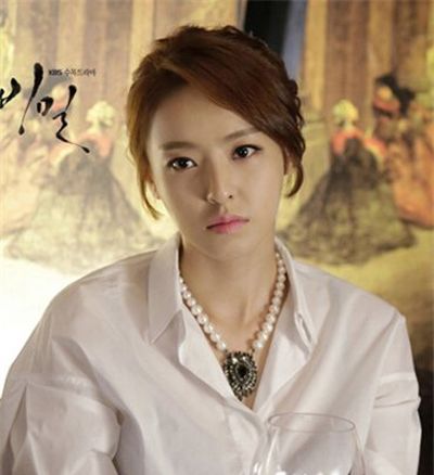 国字脸头发怎么剪好看,50-60岁国字脸女性合适中短的发型