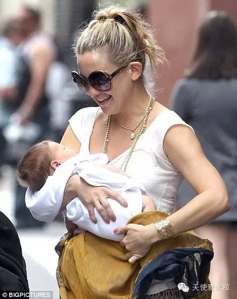 凯特哈德森墨镜遮面,凯特哈德森红毯秀