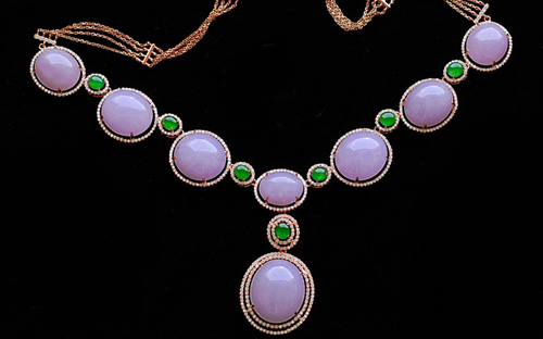 粉色紫罗兰翡翠,女人喜爱的珠宝