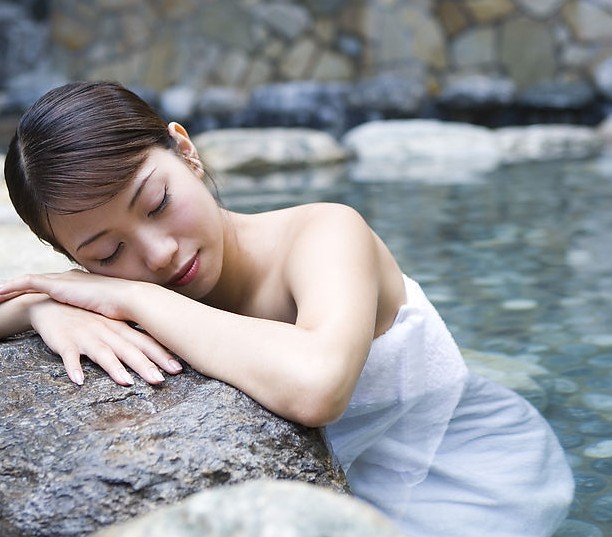 泡温泉能把身体湿气逼出来吗,泡温泉需要准备什么