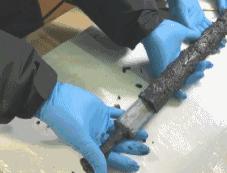 不堪救助站劝说，乞丐换上西装变身！