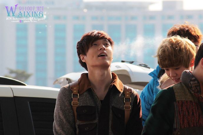 张艺兴这个中二少年，一个人在那玩哈气玩得不亦乐乎，苏死人了！