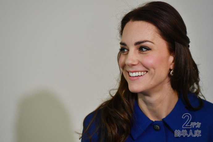 凯特王妃白配金礼服裙,凯特王妃西装裙穿搭