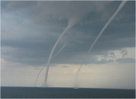 你知道龙吸水是怎么形成的视频,龙吸水形成全过程真实
