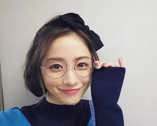 看十元妹子变身校对女孩，一天10+梳发造型，你也能够轻松学