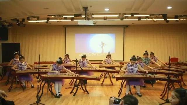 琴韵绕梁童心飞扬——青岛市妇儿活动中心古筝专业汇报演出侧记