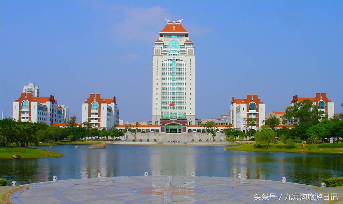 厦门唯一一个有海且叫厦门的城市,厦门是个风景优美的城市