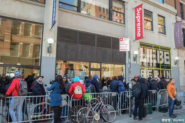 lvsupreme联名套装,supreme最难抢的联名