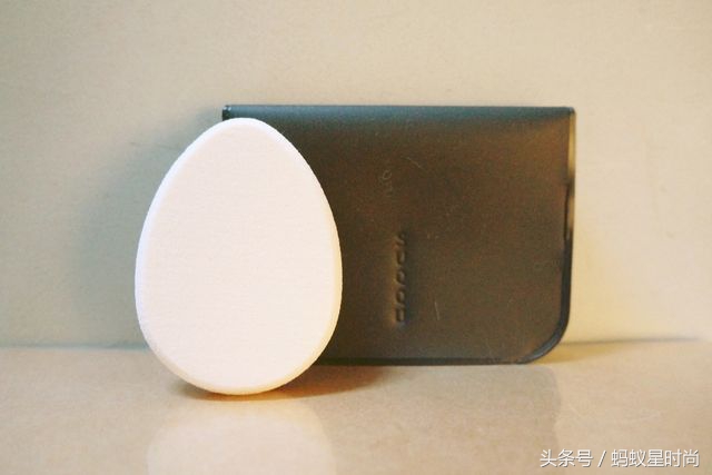 不同的粉扑打出来底妆差距大吗,粉扑和海绵哪个上粉底好