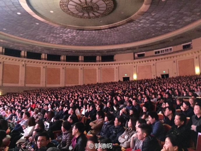 郭德纲晒封箱照打脸曹云金：这才是花花世界网友：一起吐槽吧