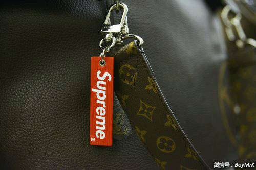 lvsupreme联名套装,supreme最难抢的联名