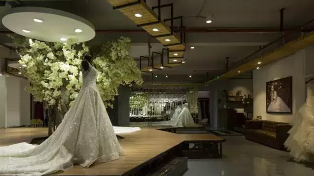 设计书单丨从被玩坏的拼字瓶说起，设计师如何让你愉快地剁手