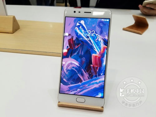 现在最值得入手的四部手机,目前手机降价最多的三款手机