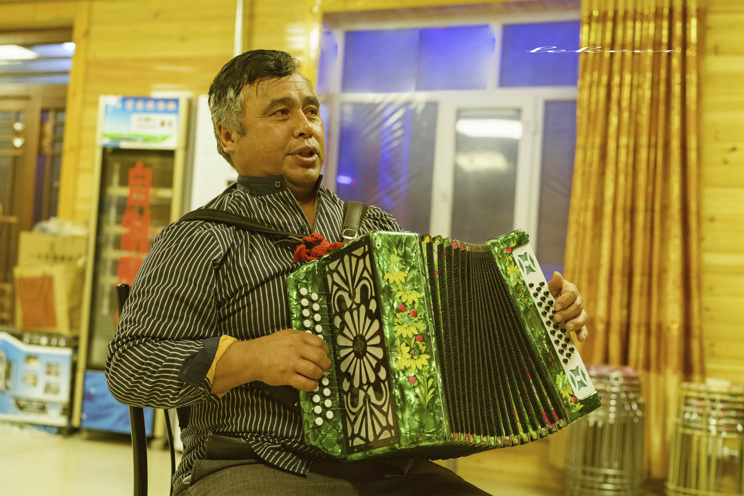 搭眼一看欧洲人一开口居然东北话嘎嘎冷！呵呵，它叫恩和！