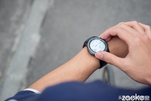 三星GearS3评测：最强智能手表之一，但依然鸡肋