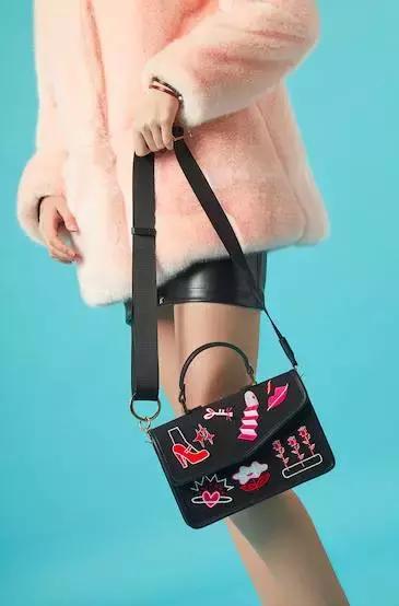 鬼怪剧终，那些美貌的包包却让女王完全停不下来种草