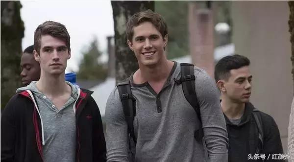 崔雪莉黑裙红唇,崔雪莉粉色蕾丝长裙