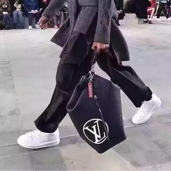 lv x supreme联名红色卫衣 (lv和supreme联名牛仔外套)