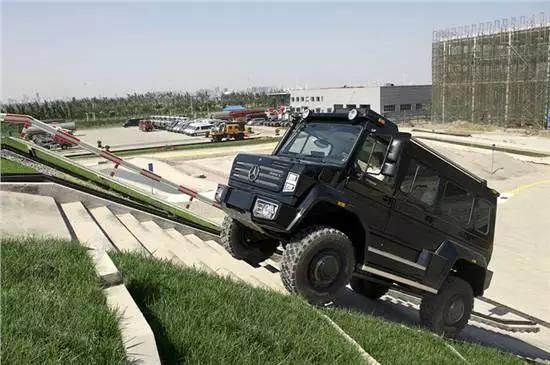 越野性能最强的坦克汽车,坦克硬派纯越野车