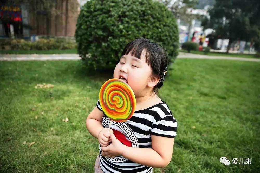 奶瓶龋和牙釉质发育不全,奶瓶龋齿对容貌的影响