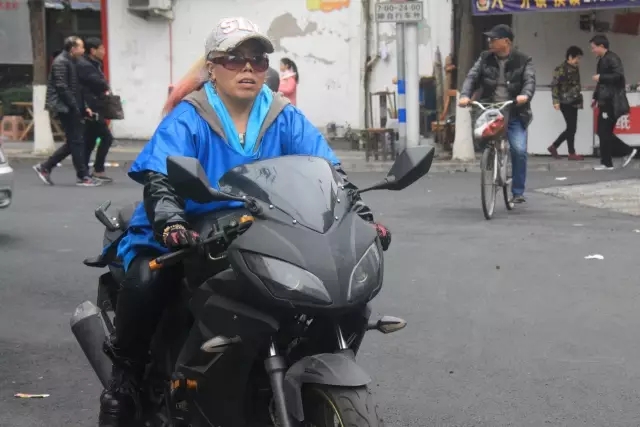 一张图帅呆所有人！温州“追风奶奶”把48岁过得如此潇洒